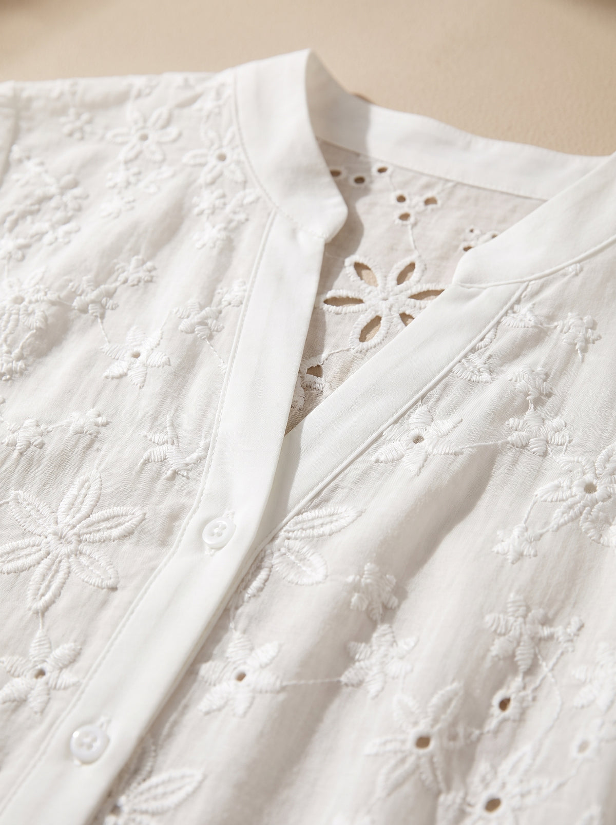 Lochstickerei Bluse